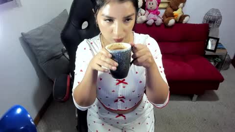 Snapshot of nicolettcolin chatting on 02/01/25, 12:40 Nicolettcolin online show from 02/01/25, 12:40
