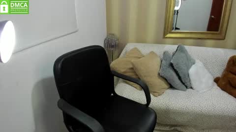 Snapshot of nicolettcolin chatting on 09/30/25, 06:24 Nicolettcolin online show from 09/30/25, 06:24