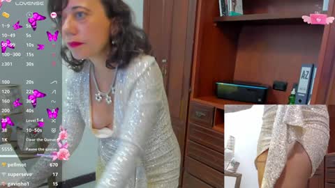 Nicolett Ryan  online show from 01/09/25, 06:15