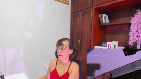 Nicolett Ryan  online show from 10/02/25, 12:12