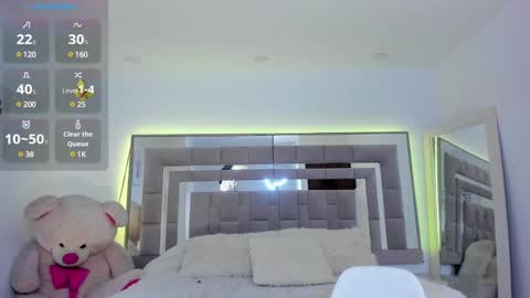 Nicolle online show from 01/09/25, 05:43