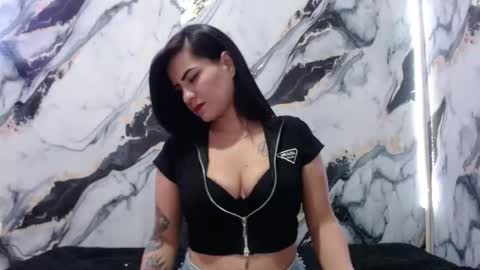 nicolle gomes online show from 12/17/25, 08:48