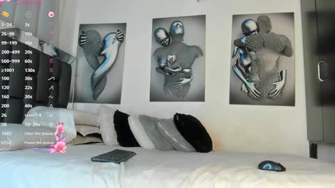 nicolle_hanks1 online show from 12/14/24, 03:18