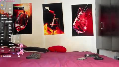 nicolle_hanks1 online show from 09/25/25, 01:53