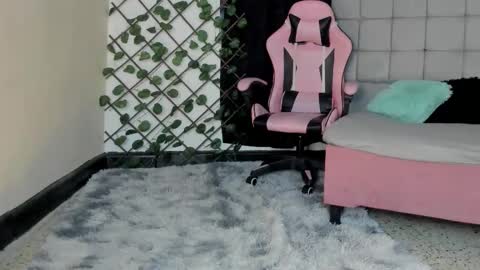 nicolle online show from 12/20/25, 01:07