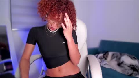 Snapshot of nicolle_sanchezz chatting on 10/25/25, 12:07    online show from 10/25/25, 12:07