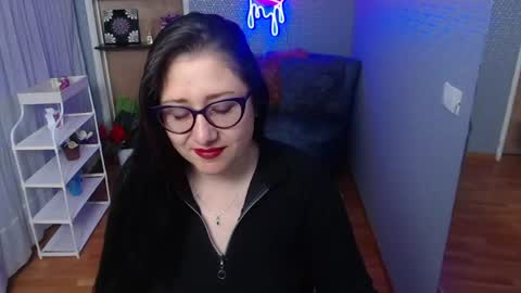 Snapshot of nicolle_silva chatting on 08/04/26, 11:35 Nicolle online show from 08/04/26, 11:35