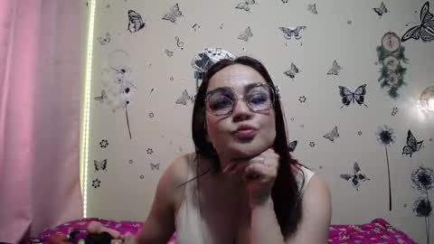 nicolle_sky online show from 11/01/25, 03:25