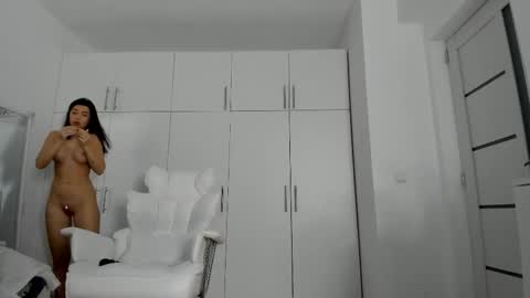 Nicolle online show from 11/28/25, 05:43