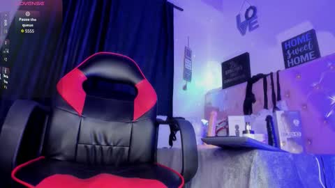 nicollee_77 online show from 02/05/26, 06:45