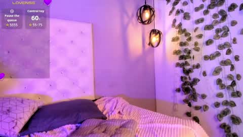 Nicolle online show from 04/04/26, 01:41