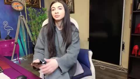 Nicolle online show from 02/19/25, 07:28