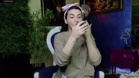 Nicolle online show from 11/22/25, 11:09