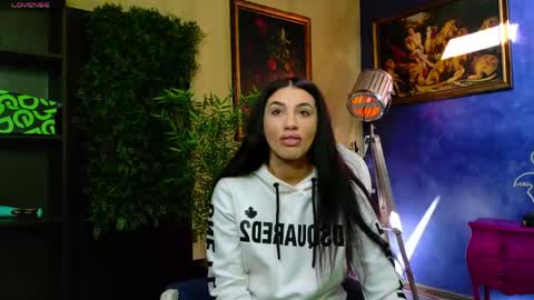 Nicolle online show from 04/22/26, 07:11