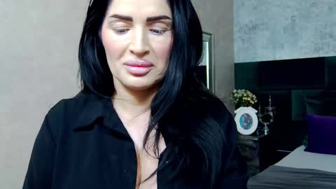 Nicolle online show from 09/13/25, 05:57