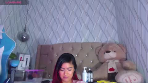 Nicolle Miley online show from 03/05/25, 05:18