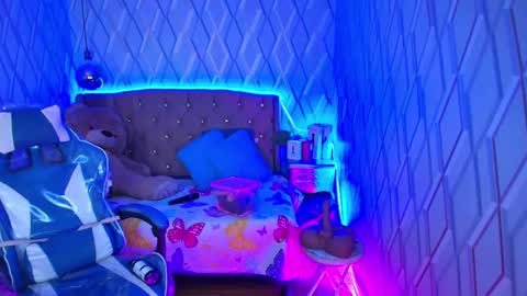 Nicolle Miley online show from 10/25/25, 03:14