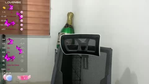 Snapshot of nicollete_snow chatting on 01/06/25, 10:24 NIC 333 online show from 01/06/25, 10:24