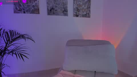 Snapshot of nicollewest_ chatting on 06/14/26, 10:45 Nicollewest online show from 06/14/26, 10:45