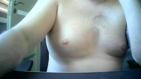 Snapshot of niewidoczny26 chatting on 05/23/26, 07:46 Niewidoczny online show from 05/23/26, 07:46