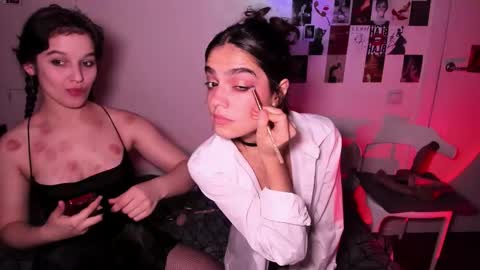 Snapshot of nightfloatt chatting on 11/01/25, 04:42 Daisy online show from 11/01/25, 04:42