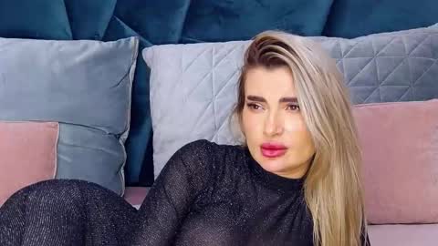 Iris online show from 12/18/25, 01:06