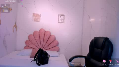Snapshot of niickyjones chatting on 06/17/26, 05:10 Anni online show from 06/17/26, 05:10