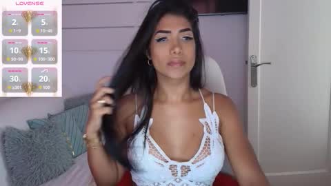 Snapshot of niickylovee chatting on 10/16/25, 11:55 Nicolle Bustamante online show from 10/16/25, 11:55