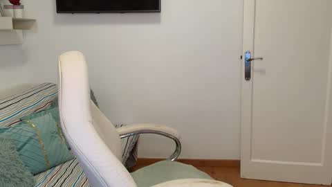 Snapshot of niickylovee chatting on 11/26/25, 07:37 Nicolle Bustamante online show from 11/26/25, 07:37