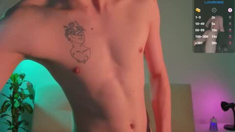 Nicolas Mucci online show from 10/21/25, 12:17