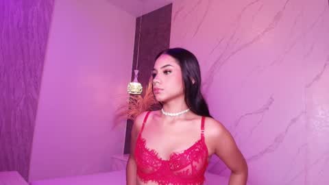 Snapshot of niicole_taylor chatting on 02/08/26, 12:08 Nicole online show from 02/08/26, 12:08