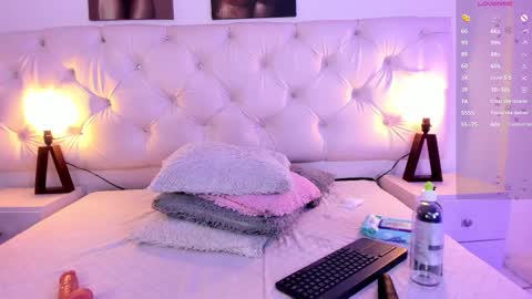 Nicolle  online show from 11/13/25, 05:45