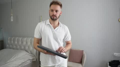 Nik online show from 04/14/26, 08:31