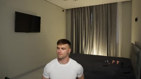 Snapshot of nik_sharp chatting on 05/19/26, 04:35 Nik online show from 05/19/26, 04:35