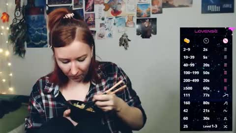 Snapshot of nika_fuchs chatting on 12/21/25, 02:19 Nika online show from 12/21/25, 02:19