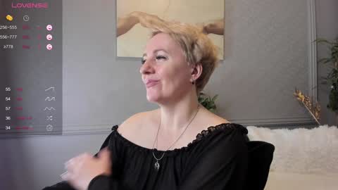 Nika online show from 12/24/24, 12:11