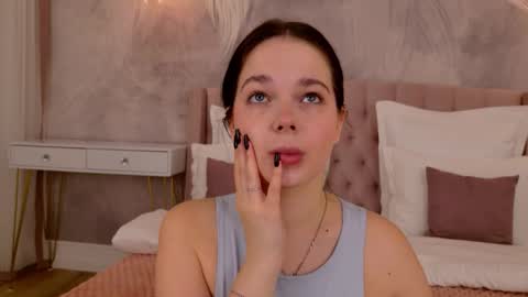 Snapshot of nikaflowers chatting on 10/01/25, 02:50 Nika online show from 10/01/25, 02:50
