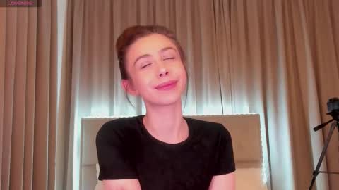 Snapshot of nikaletta chatting on 04/22/26, 11:17 Nika online show from 04/22/26, 11:17