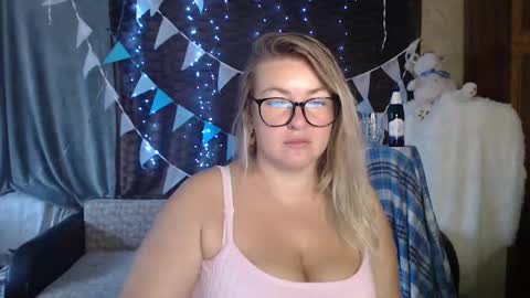 Snapshot of nikaskylink chatting on 09/26/25, 03:32 Nika online show from 09/26/25, 03:32