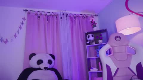 Snapshot of nikerly_hot chatting on 05/20/26, 11:38 NIKERLY online show from 05/20/26, 11:38
