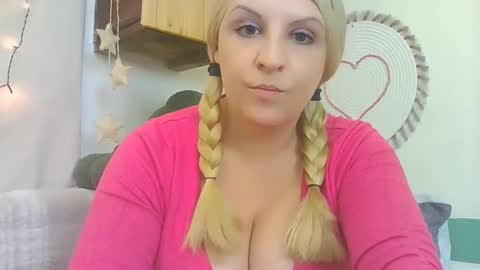 Snapshot of niki_leex chatting on 09/17/25, 12:51 niki_leex online show from 09/17/25, 12:51