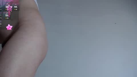 niki_wood_1 online show from 03/24/26, 06:13