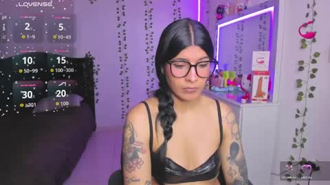 Snapshot of nikibryce_ chatting on 05/27/26, 01:57 Niki online show from 05/27/26, 01:57