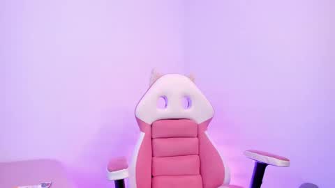 Snapshot of nikii_28 chatting on 02/05/25, 11:50 Nikii online show from 02/05/25, 11:50