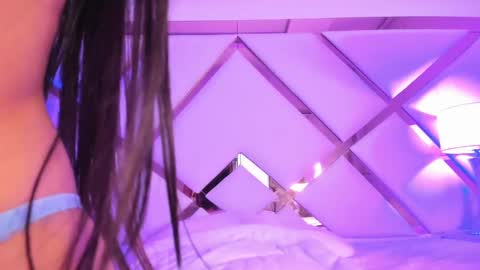 nikii_white online show from 02/14/25, 07:49