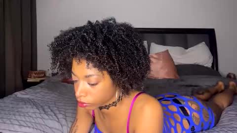 nikitalove104 online show from 09/29/25, 10:14