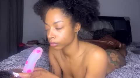 nikitalove104 online show from 12/15/25, 11:31