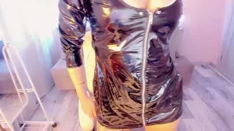 nikki_blondiee online show from 01/09/25, 08:55