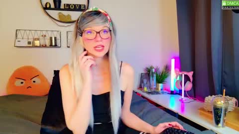 Kitty Chatte online show from 02/01/25, 08:29