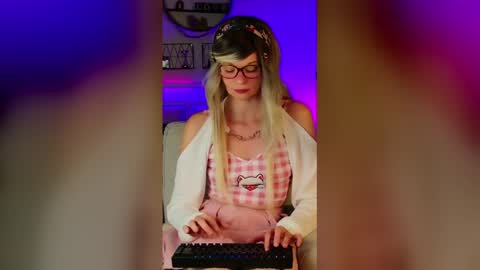 Kitty Chatte online show from 06/08/26, 07:14